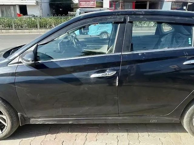 Used Hyundai i20 Asta 1.2 MT in Dehradun