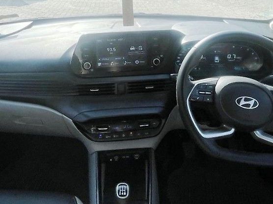 Used Hyundai i20 Asta 1.2 MT in Dehradun