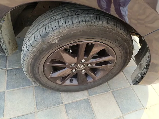 Used Toyota Innova Crysta [2016-2020] 2.7 GX AT 8 STR [2016-2020] in Bhubaneswar