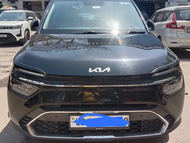 Used 2022 Kia Carens in Delhi