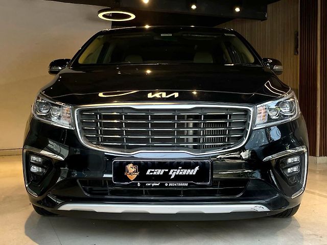 Used 2023 Kia Carnival in Delhi