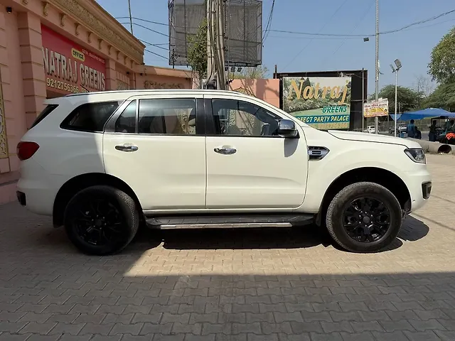 Used Ford Endeavour Titanium 2.0 4x2 AT in Gurgaon