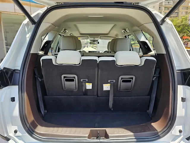 Used Tata Safari Accomplished Plus 7 STR Stealth Edition AT in Mumbai