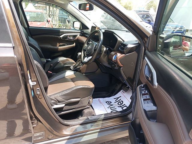 Used Toyota Urban Cruiser Hyryder V Hybrid [2022-2023] in Delhi