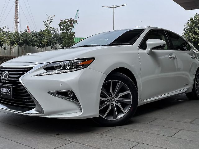 Used Lexus ES [2017-2018] 300h in Gurgaon