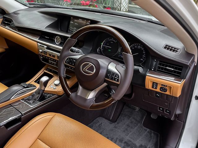 Used Lexus ES [2017-2018] 300h in Gurgaon