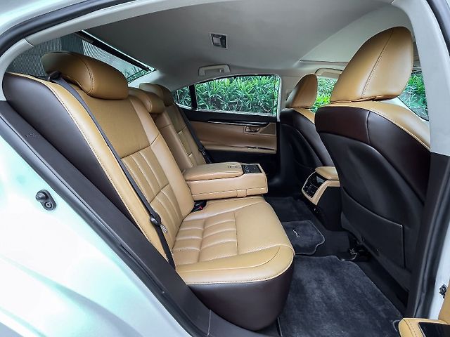 Used Lexus ES [2017-2018] 300h in Gurgaon