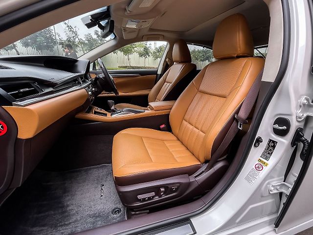 Used Lexus ES [2017-2018] 300h in Gurgaon