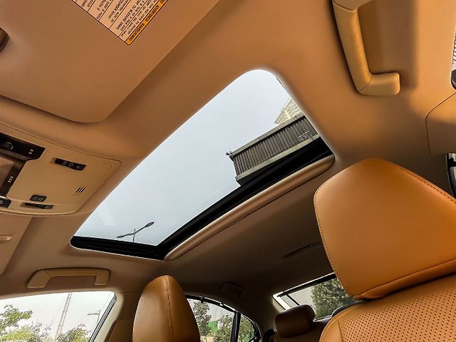 Used Lexus ES [2017-2018] 300h in Gurgaon