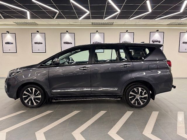 Second Hand 2022 Toyota Innova Crysta ZX 2.7 AT 7 STR for