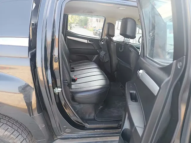 Used Isuzu D-Max V-Cross [2016-2018] 4x4 in Hyderabad