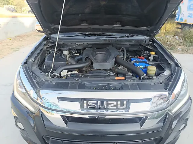 Used Isuzu D-Max V-Cross [2016-2018] 4x4 in Hyderabad