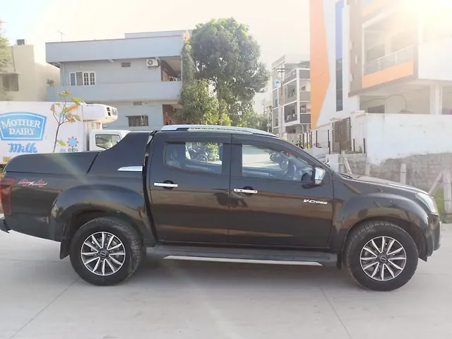 Used Isuzu D-Max V-Cross [2016-2018] 4x4 in Hyderabad