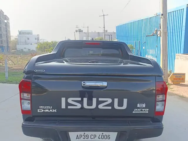 Used Isuzu D-Max V-Cross [2016-2018] 4x4 in Hyderabad