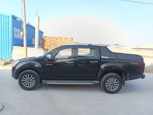 Used Isuzu D-Max V-Cross [2016-2018] 4x4 in Hyderabad