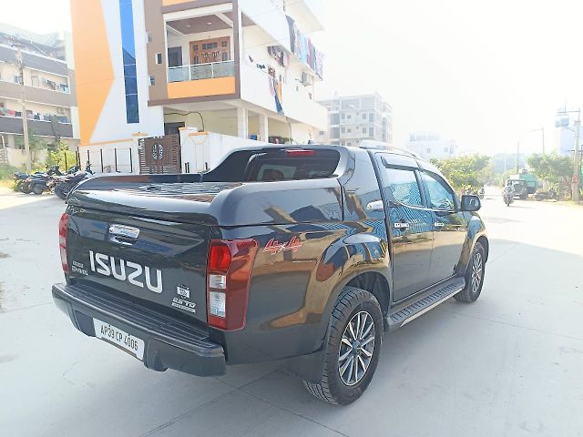 Used Isuzu D-Max V-Cross [2016-2018] 4x4 in Hyderabad