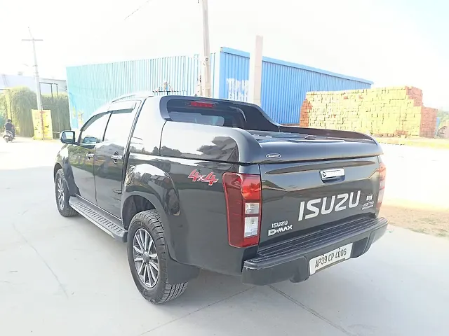 Used Isuzu D-Max V-Cross [2016-2018] 4x4 in Hyderabad