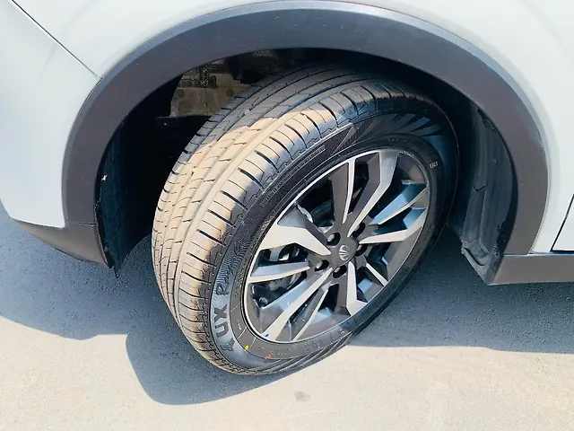 Used Mahindra XUV300 [2019-2024] W8 (O) 1.2 Petrol [2019] in Nashik
