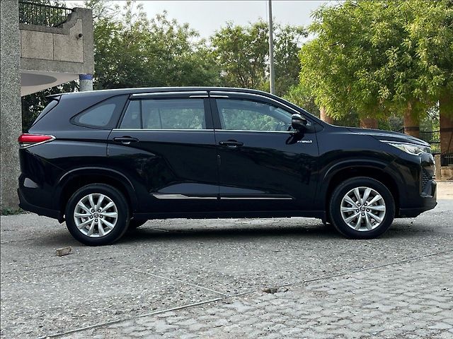 Used Toyota Innova Hycross VX (O) Hybrid 7 STR in Delhi