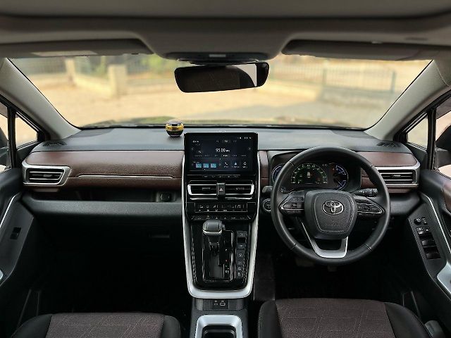 Used Toyota Innova Hycross VX (O) Hybrid 7 STR in Delhi