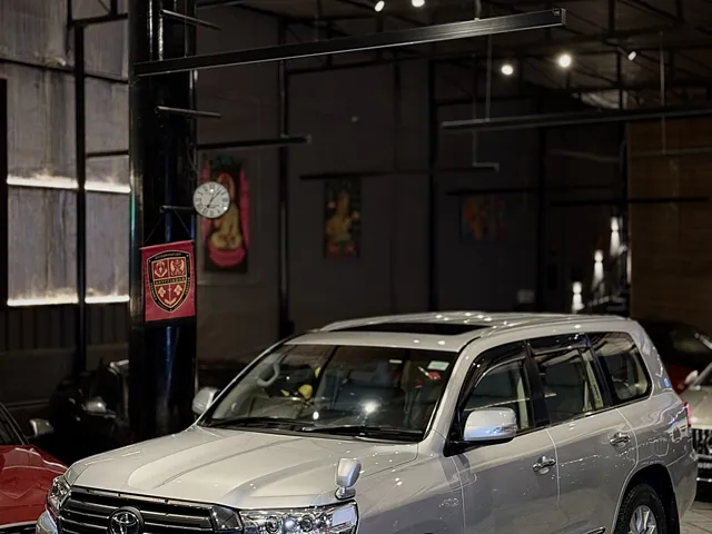 Used 2017 Toyota Land Cruiser in Delhi