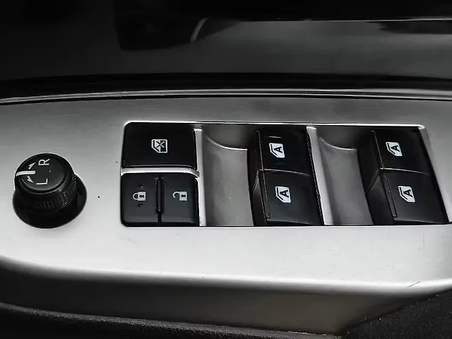 Used Toyota Innova Crysta [2016-2020] 2.4 V Diesel in Kanpur