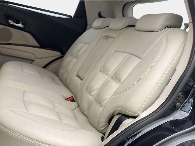 Used Mahindra XUV300 [2019-2024] W8 (O) 1.5 Diesel [2020] in Ahmedabad