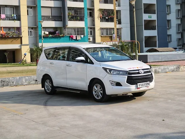Used Toyota Innova Crysta [2016-2020] 2.4 G 7 STR [2016-2017] in Lucknow