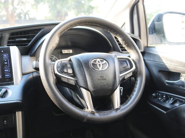 Used Toyota Innova Crysta [2016-2020] 2.4 G 7 STR [2016-2017] in Lucknow