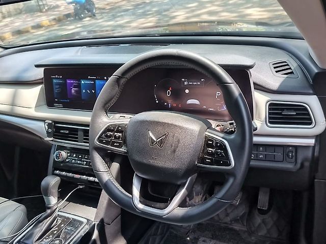 Used Mahindra XUV700 AX 7 Petrol AT 7 STR [2021] in Bangalore
