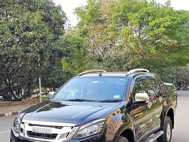 Used Isuzu D-Max V-Cross [2016-2018] 4x4 in Chandigarh