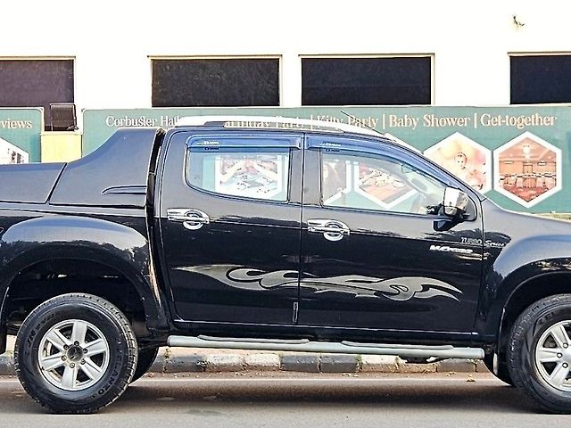 Used Isuzu D-Max V-Cross [2016-2018] 4x4 in Chandigarh
