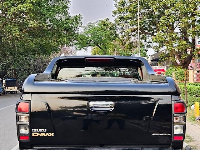 Used Isuzu D-Max V-Cross [2016-2018] 4x4 in Chandigarh