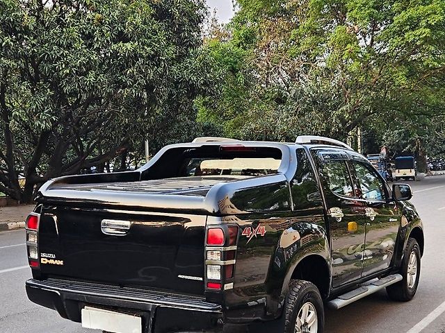 Used Isuzu D-Max V-Cross [2016-2018] 4x4 in Chandigarh