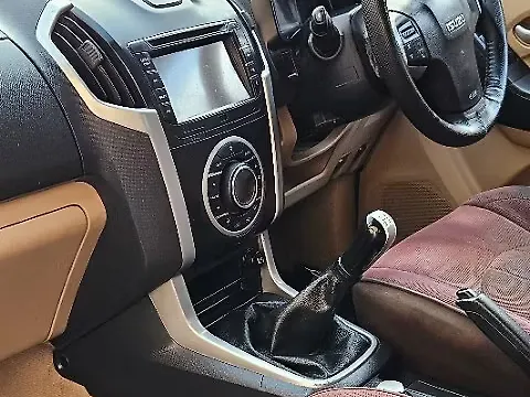 Used Isuzu D-Max V-Cross [2016-2018] 4x4 in Chandigarh