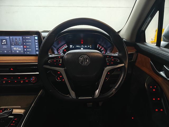 Used MG Gloster [2020-2022] Savvy 6 STR 2.0 Twin Turbo 4WD in Ahmedabad