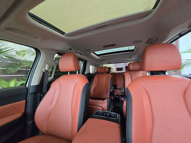 Used Kia Carnival Limousine Plus in Meerut