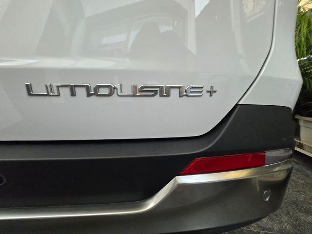Used Kia Carnival Limousine Plus in Meerut