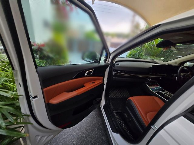 Used Kia Carnival Limousine Plus in Meerut