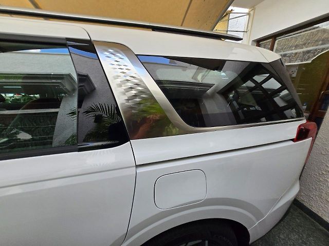 Used Kia Carnival Limousine Plus in Meerut