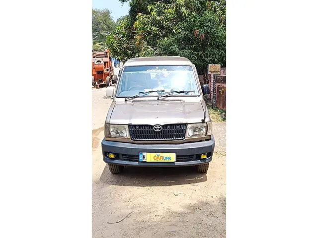 Used 2004 Toyota Qualis in Thiruvananthapuram