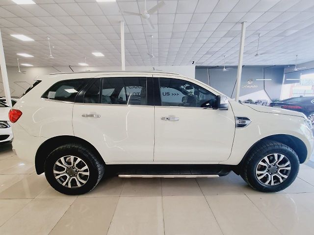 Used Ford Endeavour Titanium 2.0 4x2 AT in Mumbai