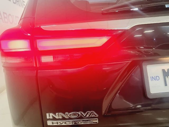 Used Toyota Innova Hycross VX (O) Hybrid 7 STR in Mumbai