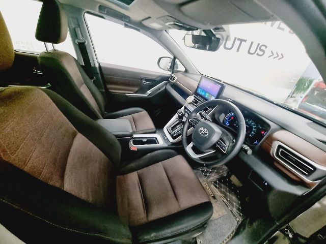Used Toyota Innova Hycross VX (O) Hybrid 7 STR in Mumbai