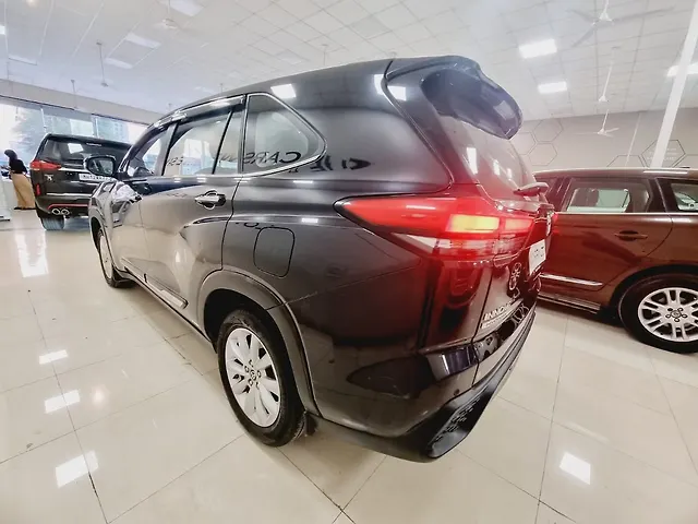Used Toyota Innova Hycross VX (O) Hybrid 7 STR in Mumbai