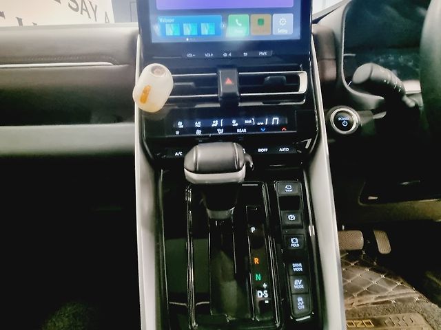 Used Toyota Innova Hycross VX (O) Hybrid 7 STR in Mumbai
