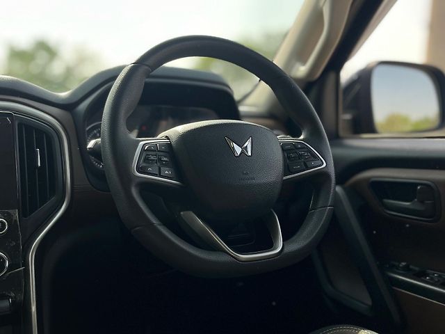 Used Mahindra Scorpio N Z4 Petrol MT 7 STR [2022] in Delhi