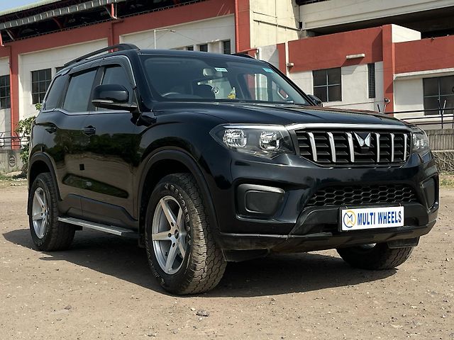 Used Mahindra Scorpio N Z4 Petrol MT 7 STR [2022] in Delhi