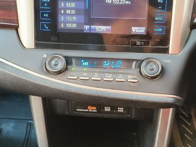 Used Toyota Innova Crysta [2016-2020] 2.4 VX 8 STR [2016-2020] in Kanpur