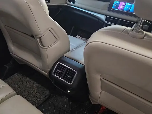 Used Mahindra XUV700 AX 7 Petrol AT 7 STR [2021] in Chennai